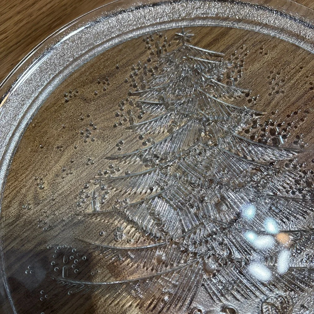 Vintage Clear Glass Christmas Tree‎ Serving Plate With Presents Detail